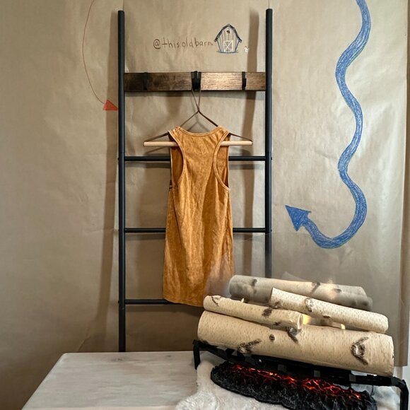 Daytrip Gemstone Peace Symbol Tank Top - Picture 4 of 9